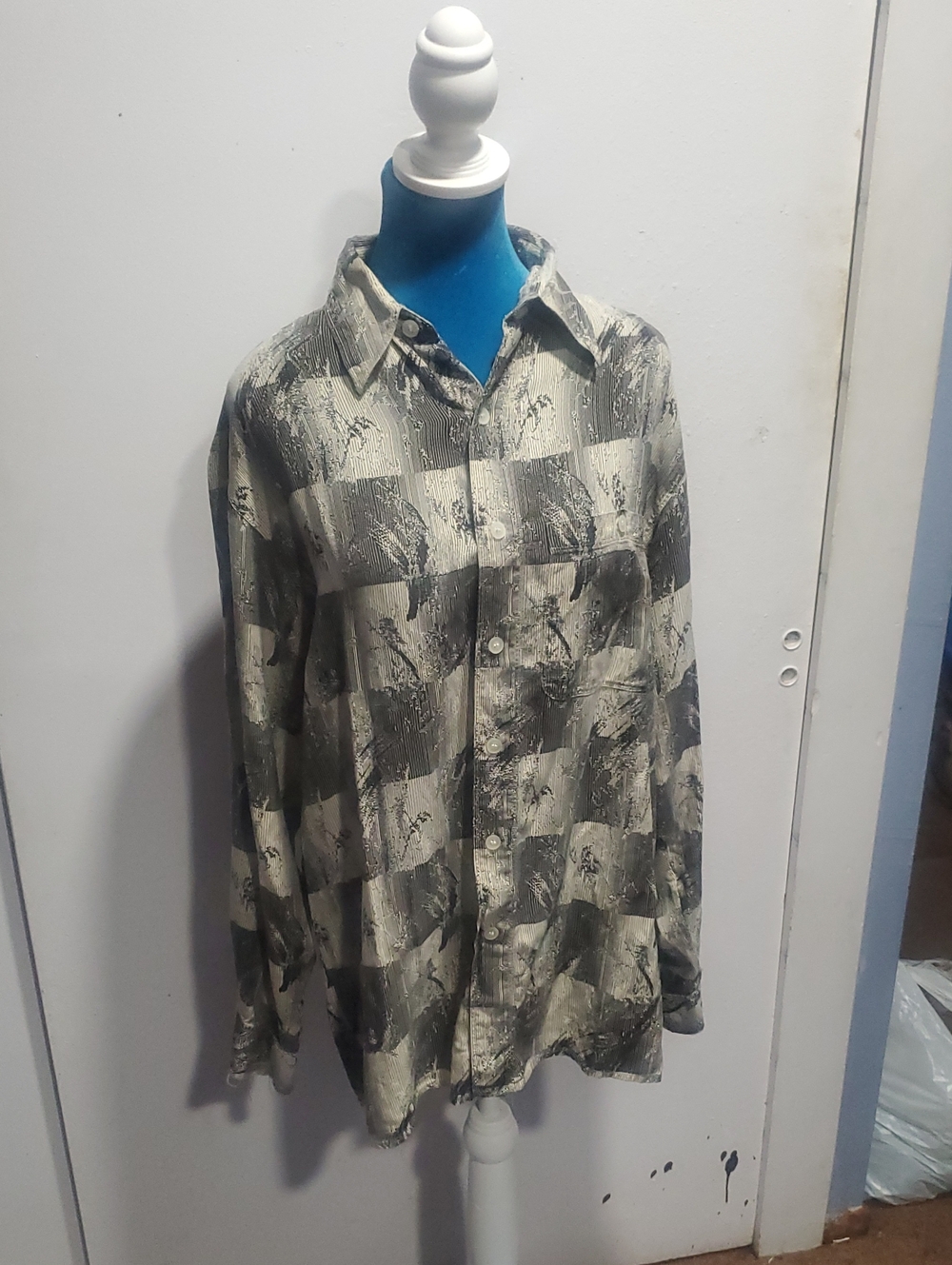Men's Casual Button-Down Shirt in Black & Gray Plaid